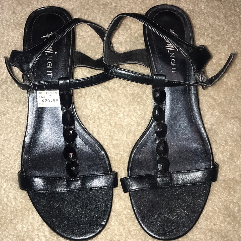 Low Black heels Brand new